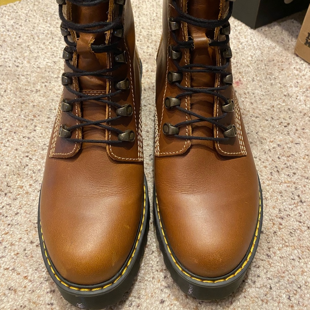 Doc Martens Leona in Butterscotch